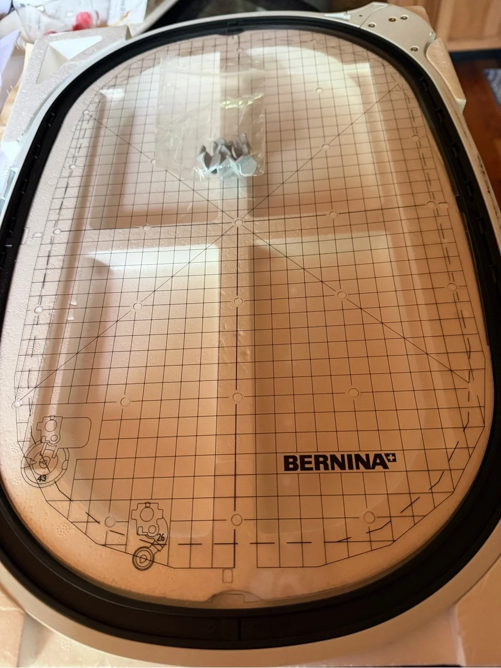 BERNINA Embroidery Jumbo-Hoop (White/Red Packaging) - Picture 2 of 3